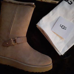 UGG Classic Berge Short Suede SOLD